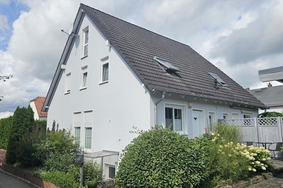 Zwischen Dresden und Meißen ist dieses Haus mit Sonnenterrasse gerade frei