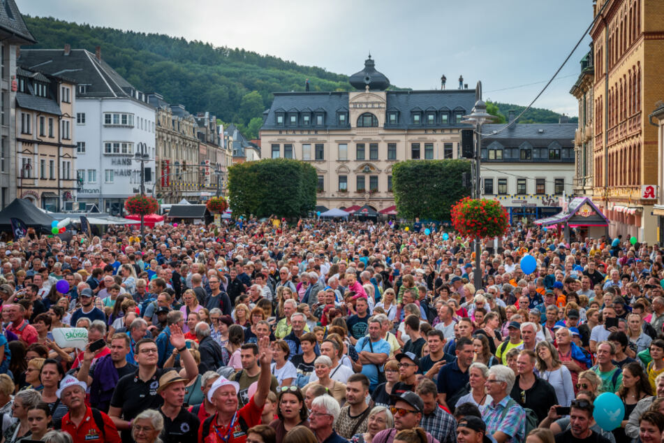 Rund 21.000 Besucher sangen am Samstagabend das Steigerlied am Altmarkt.