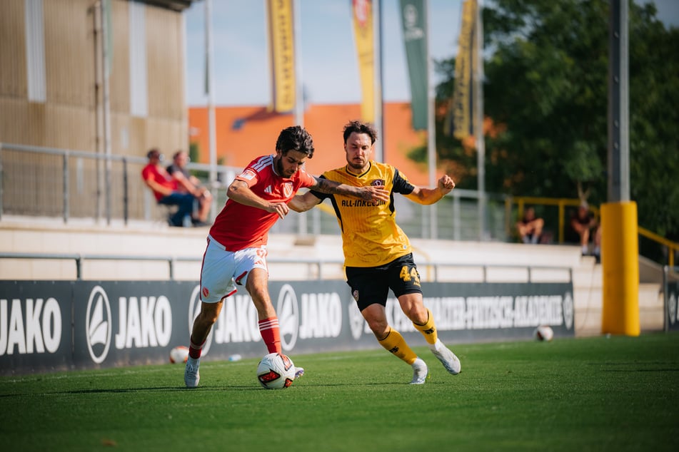 Für den Ligastart kämpft Simon Straudi (27, r.) noch um einen Startplatz.