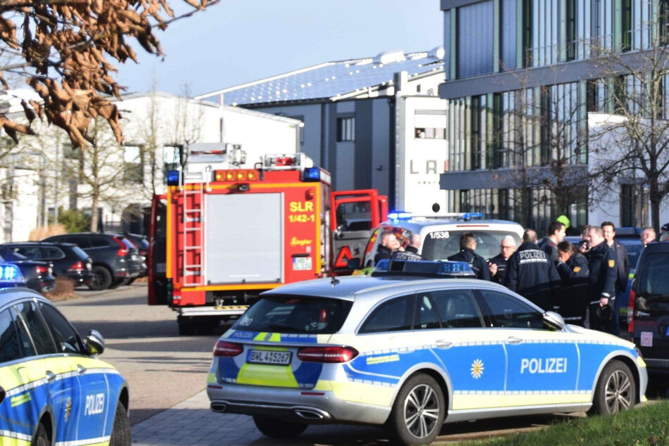 Nach tödlichem Angriff an Gymnasium: 600 Menschen trauern um Schülerin (†18)!