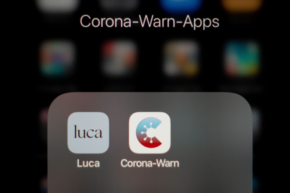 Im Gegensatz zu Luca registriert die Corona-Warn-App nur anonymisiert Kontakte bei der vergleichbaren Check-In-Funktion.