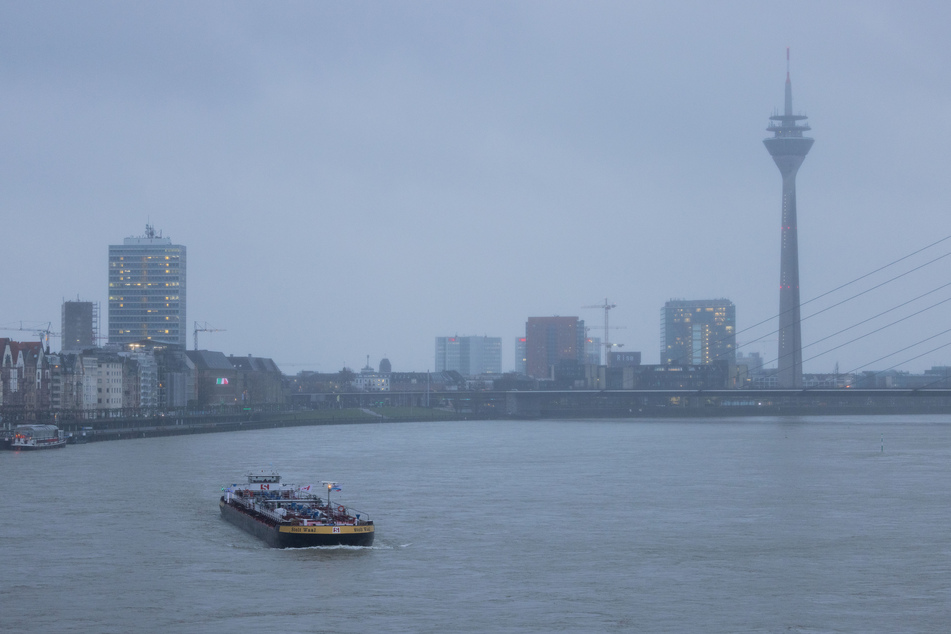 Dauerregen in Nordrhein-Westfalen lässt die Pegelstände an den Flüssen steigen.