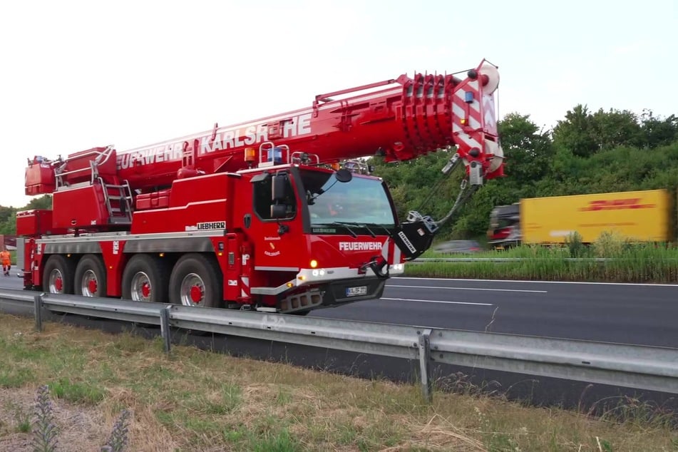 Die Feuerwehr musste mit schwerem Gerät anrücken.