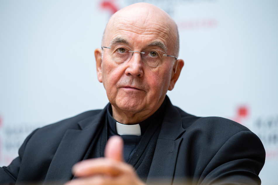 Der Münsteraner Bischofs Felix Genn (71) äußert Kritik an Kardinal Rainer Maria Woelki (65).