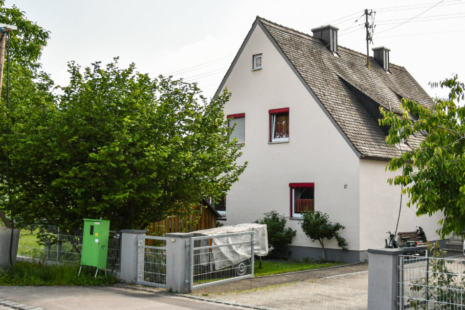 Nach dem Tod der Jugendlichen in diesem Haus in Nordendorf, steht die Kripo weiter vor einem Rätsel.