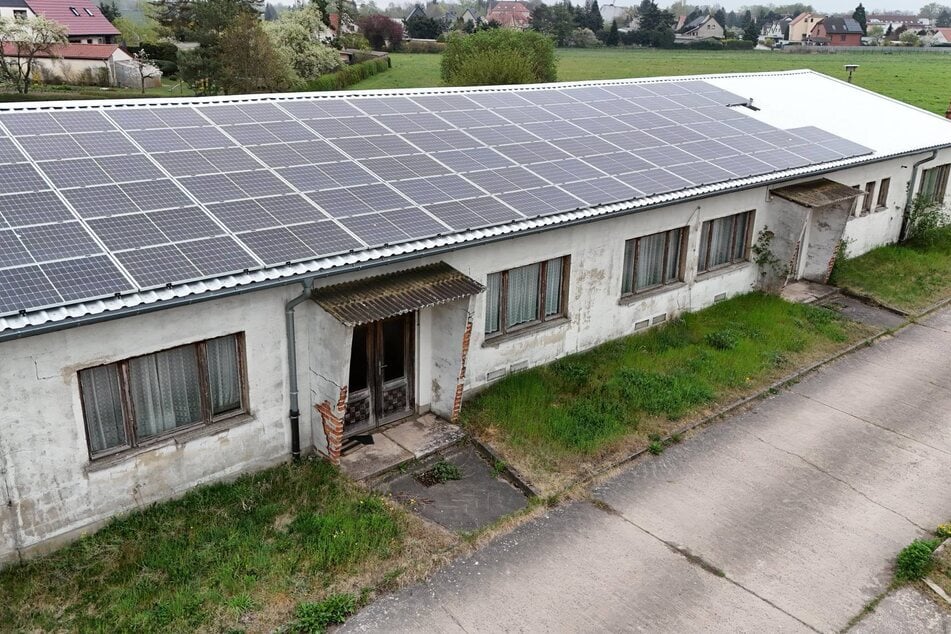 Das langjährig leer stehende Gebäude in der Bülstringer Straße soll zu einem Hundeparadies werden.