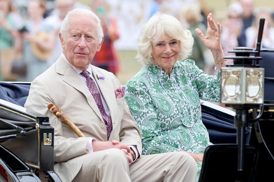 Auch Mitglieder der Königsfamilie um König Charles III. (77) und Königin Camilla (79) sollen von der Ärztin behandelt worden sein.