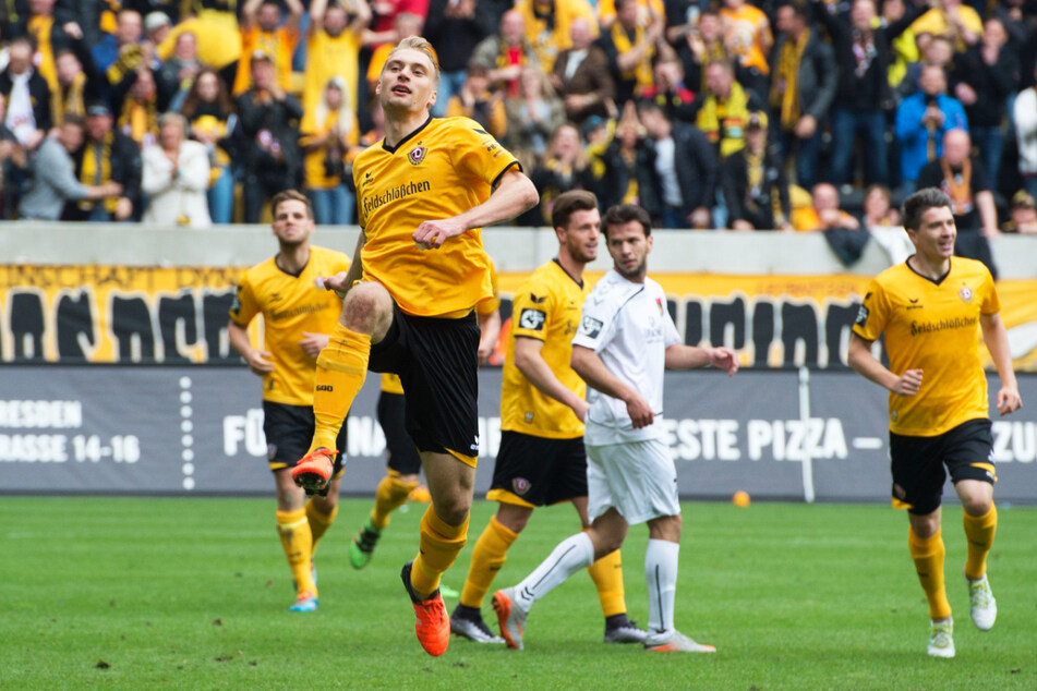 Tim Väyrynen (2.v.l.) spielte von Anfang Juli 2015 bis Mitte Januar 2017 für Dynamo Dresden und traf in 15 Einsätzen dreimal, gab ebenso viele Vorlagen.