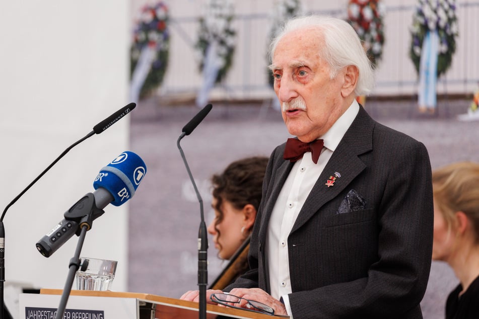 Leon Weintraub (98) sprach im vergangenen Jahr beim Gedenkakt zum 78. Jahrestag der Befreiung des KZs Flossenbürg.