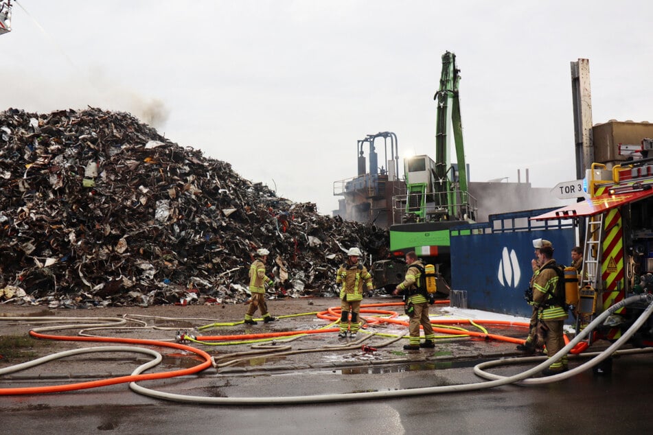 Die Feuerwehr konnte das Feuer rasch unter Kontrolle bringen. Rund drei Stunden dauerte der Einsatz.