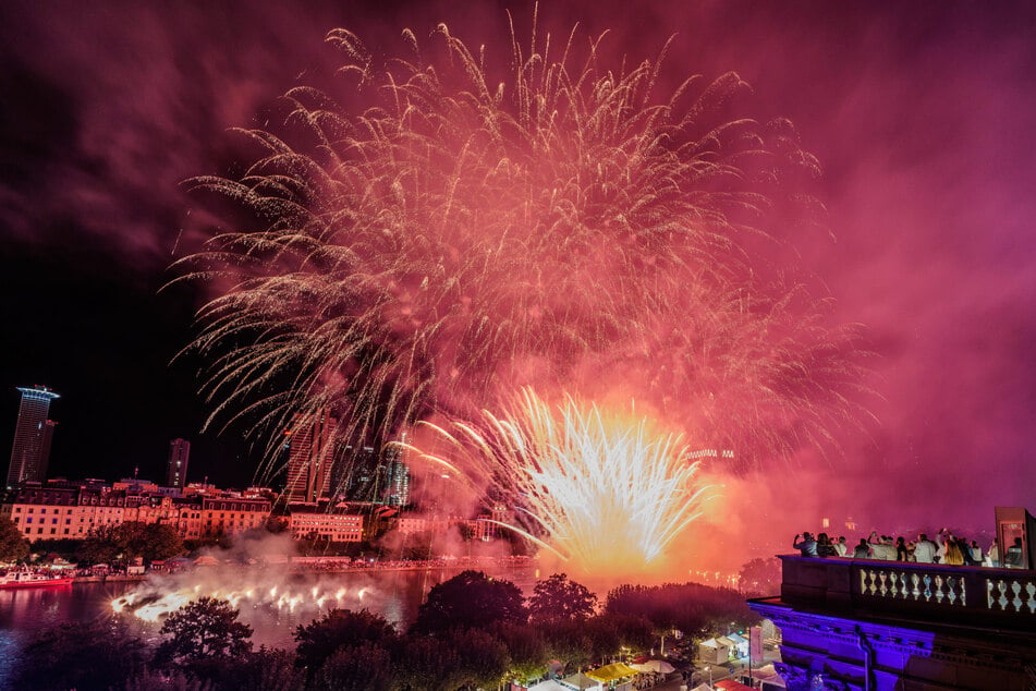 Abschluss und Höhepunkt bildet am Sonntag (22 Uhr) wie üblich das große Feuerwerk.