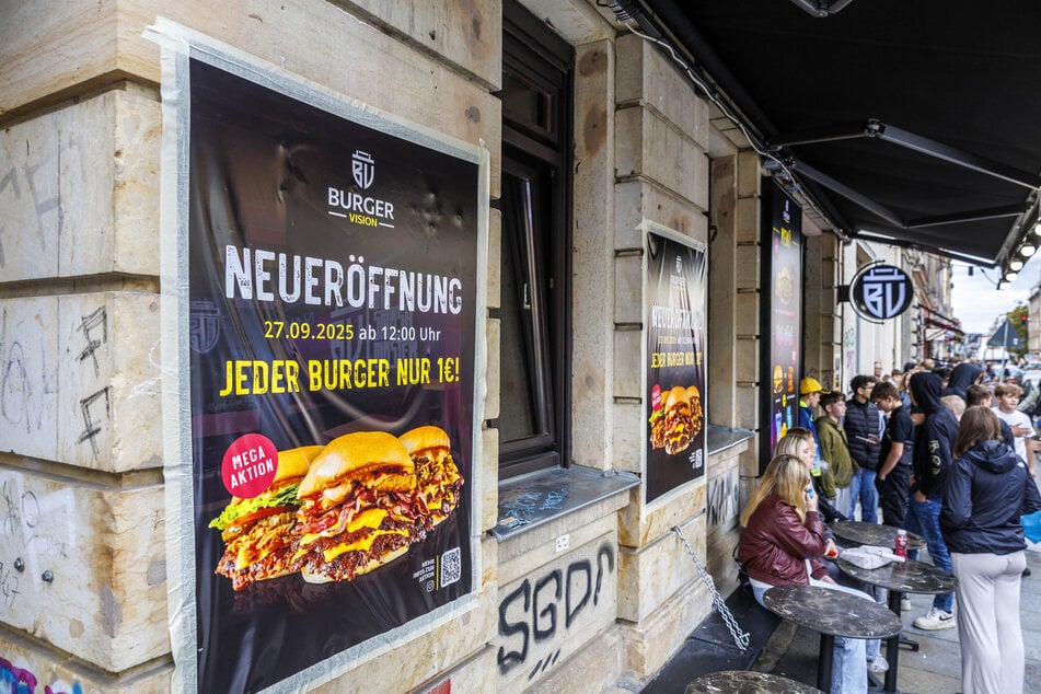 Hunderte standen für den 1-Euro-Burger an.