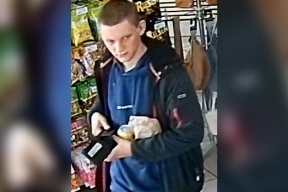 Gesucht wird der 20-jährige Bartosz Kwiecinski aus Kinderbeuern: Das Bild zeigt den Verdächtigen am Tag der Attacke.
