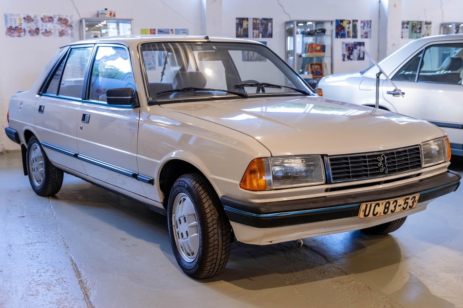 Von den 1050 Peugeot 305 (44.500 DDR-Mark) gingen viele an Prominente, etwa Sigmund Jähn, Jurij Brězan oder Herbert Köfer.