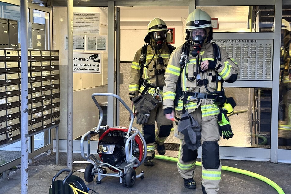 Die Einsatzkräfte durchsuchten insgesamt 34 Wohnungen nach Menschen in Gefahr.