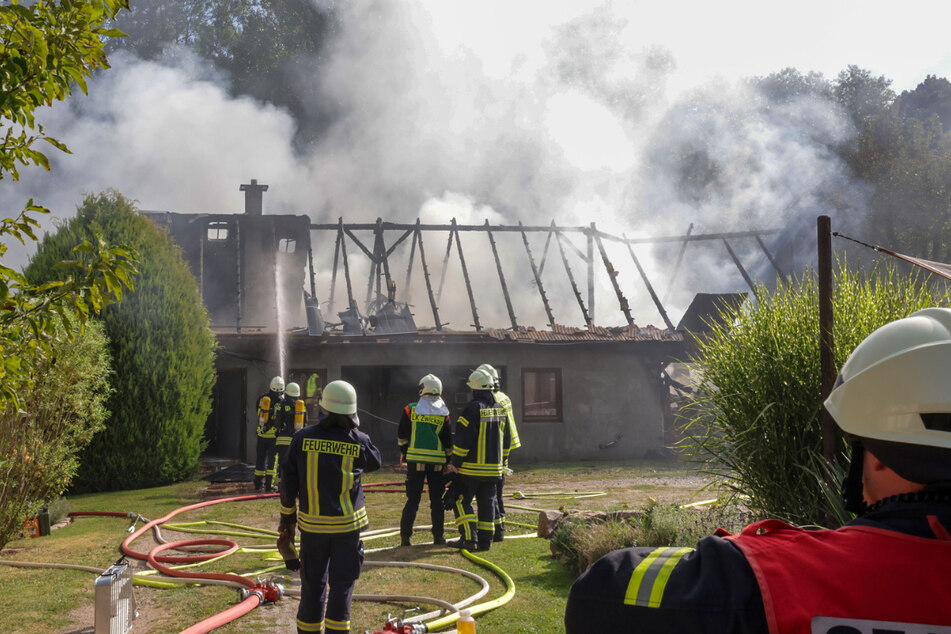 In einer Garage an der Hauptstraße kam es zu einem Feuer.