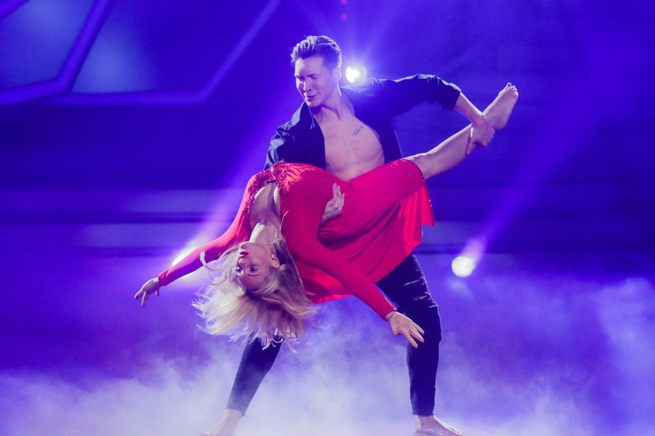 Gemeinsam mit Profi-Tänzer Evgeny Vinokurov (33) tanzte sich Evelyn Burdecki (35) 2019 beinahe bis ins Halbfinale des RTL-Kassenschlagers "Let's Dance".