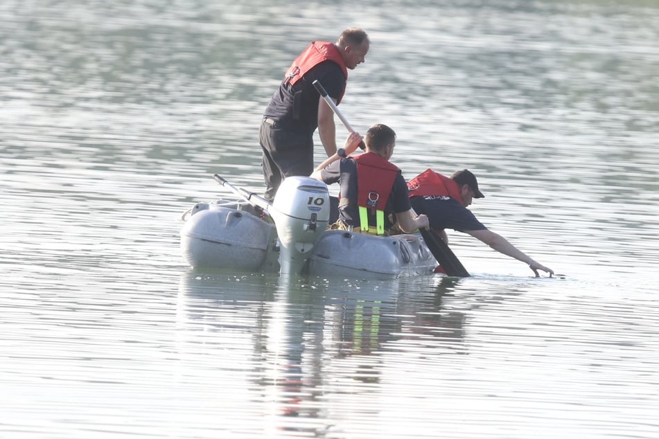 Vor den Augen der Ehefrau: Mann fällt von SUP ins Wasser und ertrinkt