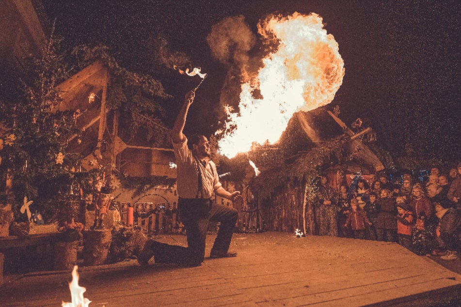 Zuschauer erwartet auch eine Feuershow.