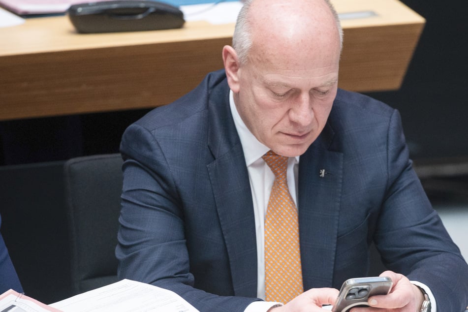 Berlin: Tennismatch holt Bürgermeister wieder ein: Hat Wegner erneut gelogen?