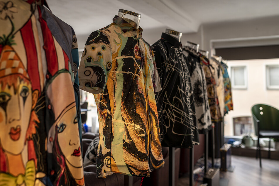 Eine Galerie der Hemden ist noch bis 10. September in Annaberg-Buchholz zu sehen.