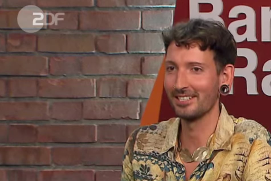 Händler Fabian Kahl (34) ist der Einzige, der für das seltene Objekt bietet.