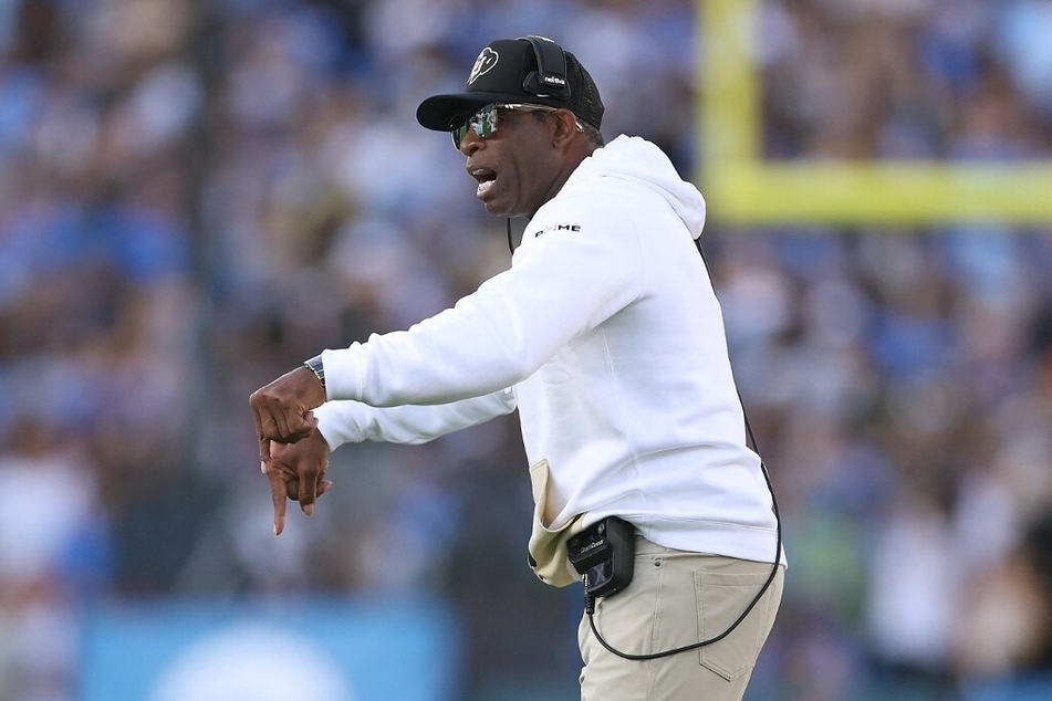While Deion Sanders seemingly believes a play calling coaching change is needed to be successful for the remainder of the season, fans think otherwise.