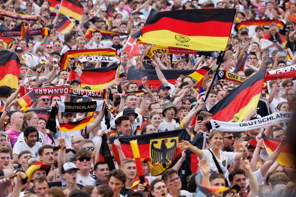 Wie viel kosten die Tickets für die Frauen-EM 2025? Das Live-Erlebnis selbst muss gar nicht teuer sein.