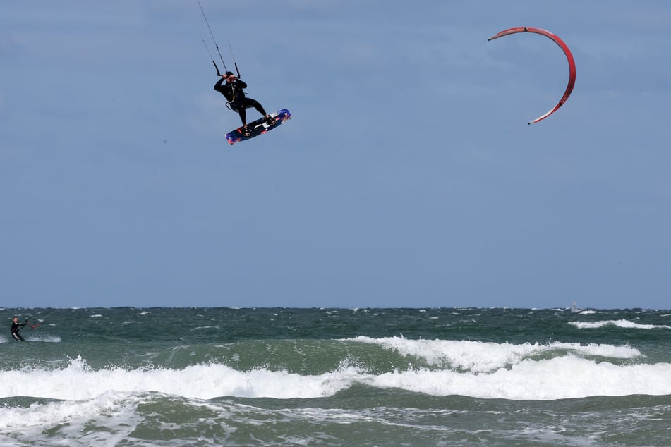 Beim Kitesurfen verunglückt? Sächsischer Urlauber tot aus Ostsee geborgen