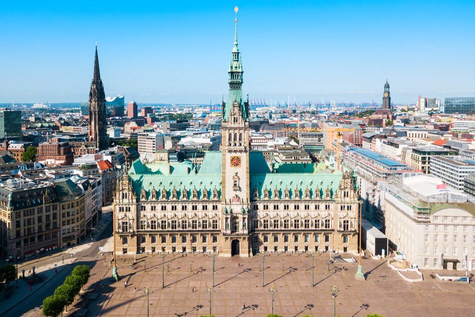 Im Hamburger Rathaus arbeiten Parlament und Regierung gemeinsam in einem Gebäude.