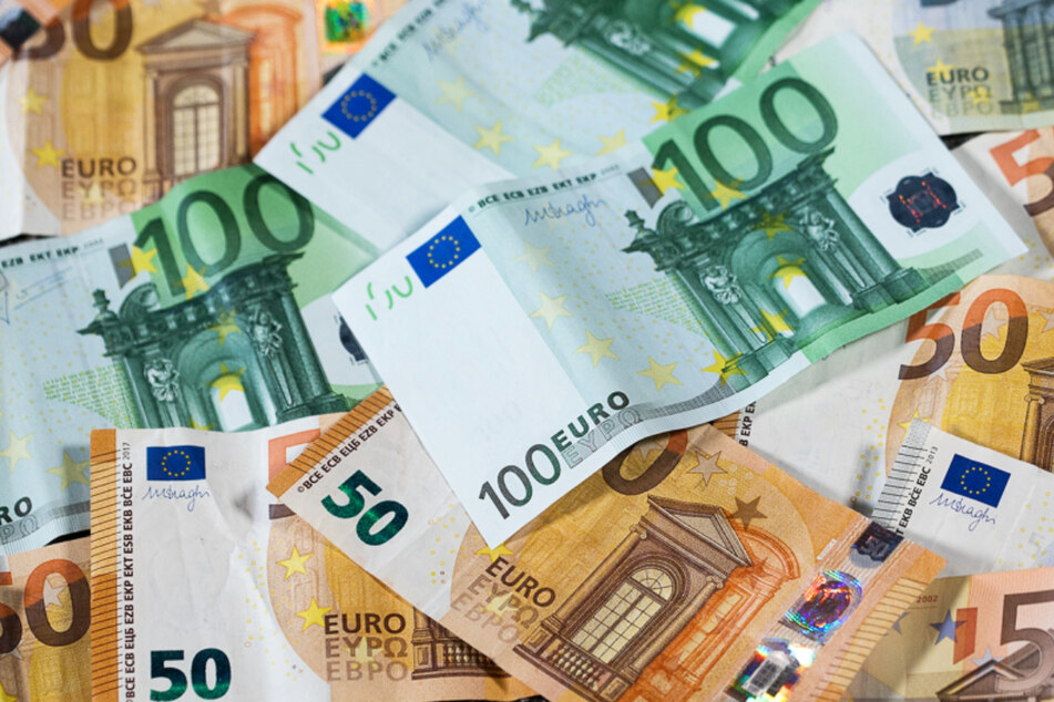 Ob Mindestlohn oder Rente, der Ausgang der Bundestagswahl entscheidet bei sehr vielen Menschen auch über sehr viel Geld. (Symbolbild)