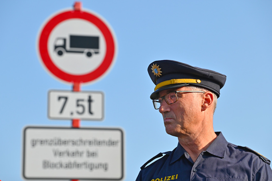 Polizeivizepräsident Frank Hellwig (59) bei der Bekanntgabe des Konzepts: Seine Beamten werden sich künftig darum kümmern, dass die Durchfahrtsverbote eingehalten werden.