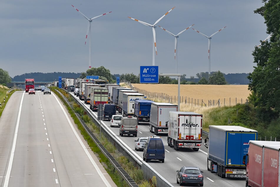 Auf der A12 kann es zu erheblichen Verzögerungen während der Sperrung kommen. (Archivfoto)