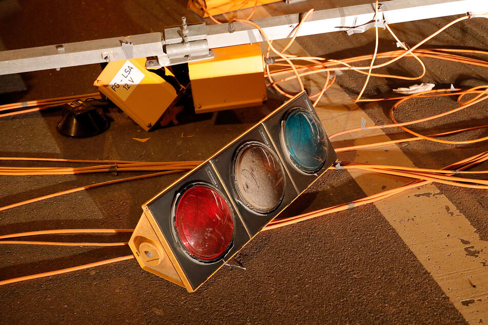 Der 39-Jährige hat eine Spur der Verwüstung hinterlassen, die Ampeln gingen teilweise zu Bruch.