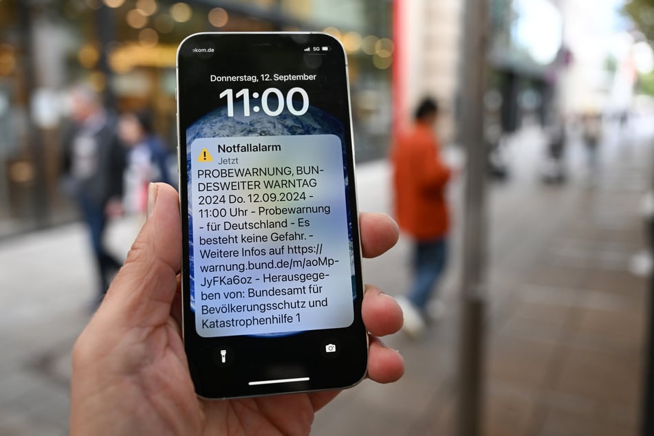 Besitzer eines Smartphones haben zum vierten Warntag wieder eine Meldung auf ihren Geräten erhalten.
