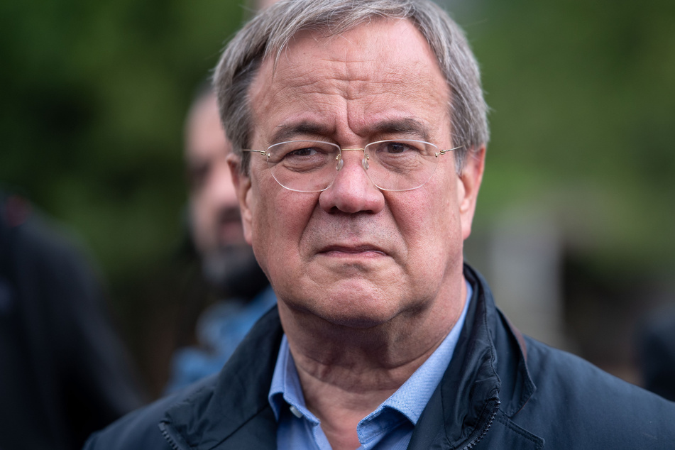 Die Grünen haben an NRW-Ministerpräsident Armin Laschet (60, CDU) appelliert, Abschiebungen nach Afghanistan aufgrund der zunehmend prekären Lage im Land zu stoppen.