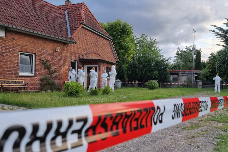 In einem abgelegenen Haus in Neustadt am Rübenberge wurden die Leichen des Ehepaares gefunden.