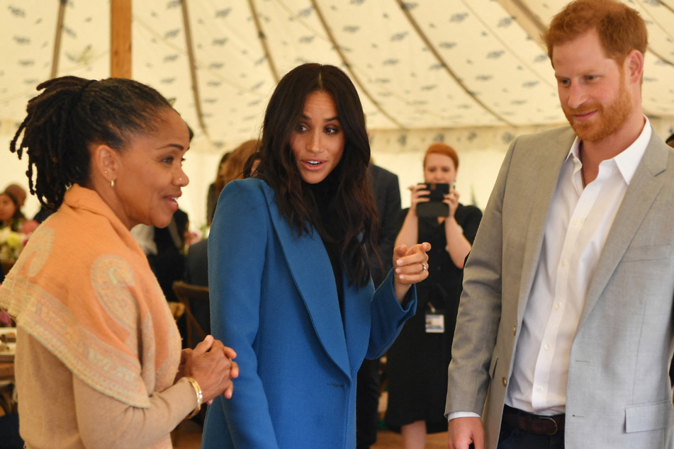 Meghan Markle (c.) is estranged from most of her family, except her mother Doria Ragland.