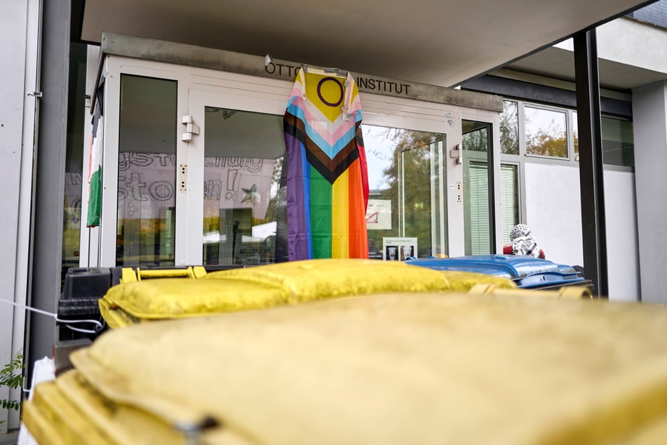 Studierende haben das Otto-Suhr-Institut an der FU besetzt, Die Proteste stehen in Zusammenhang mit dem bevorstehenden Aktionstag "Gen Z regelt".