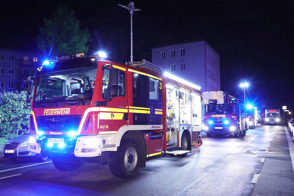Gegen 22 Uhr rückte die Feuerwehr auf der Laubestraße in Striesen an.