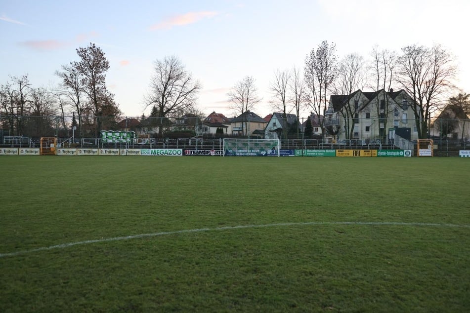 Der Schnee ist weg vom Platz im AKS. Möglich, dass gegen den 1. FC Magdeburg II am Samstag nicht auf dem Kunstrasen gespielt werden muss.