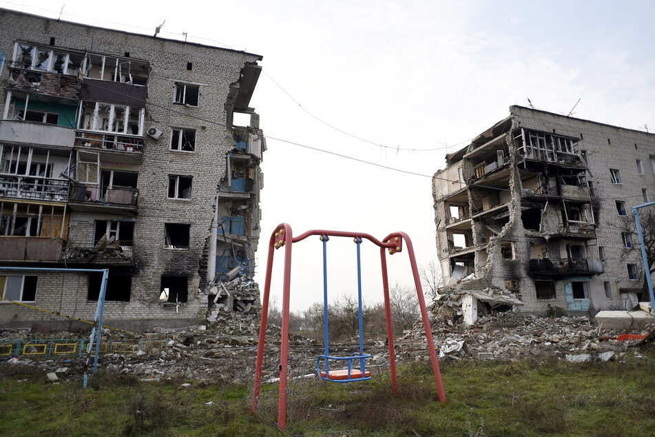 Ein Wohnhaus nach russischem Beschuss in Region Charkiw: Die Schäden sind immens - das wirtschaftliche Potenzial für den Wiederaufbau auch.