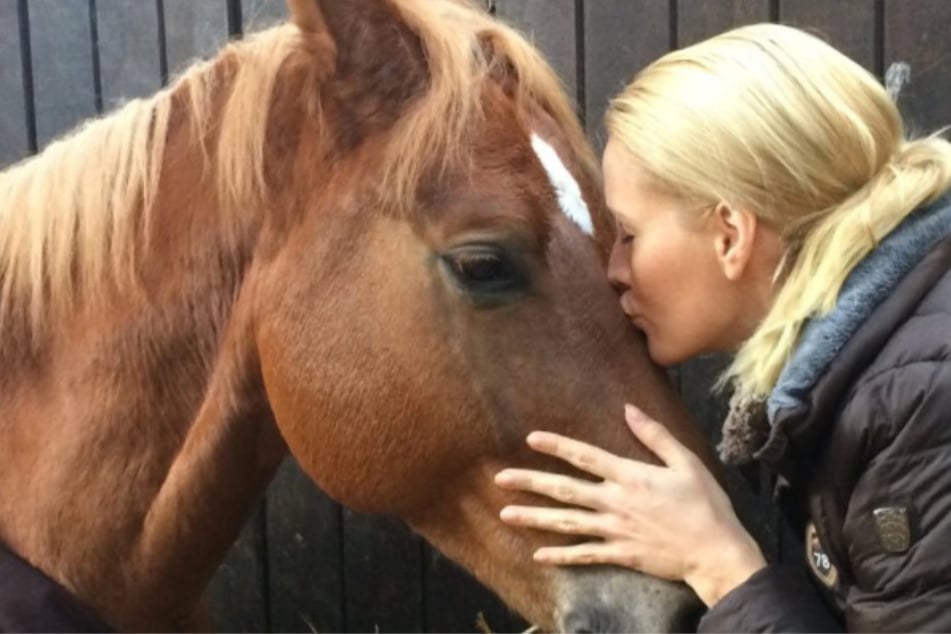 Moderatorin Judith Rakers (50) hat sich auf Instagram von ihrem geliebten Pferd Carlson verabschiedet.