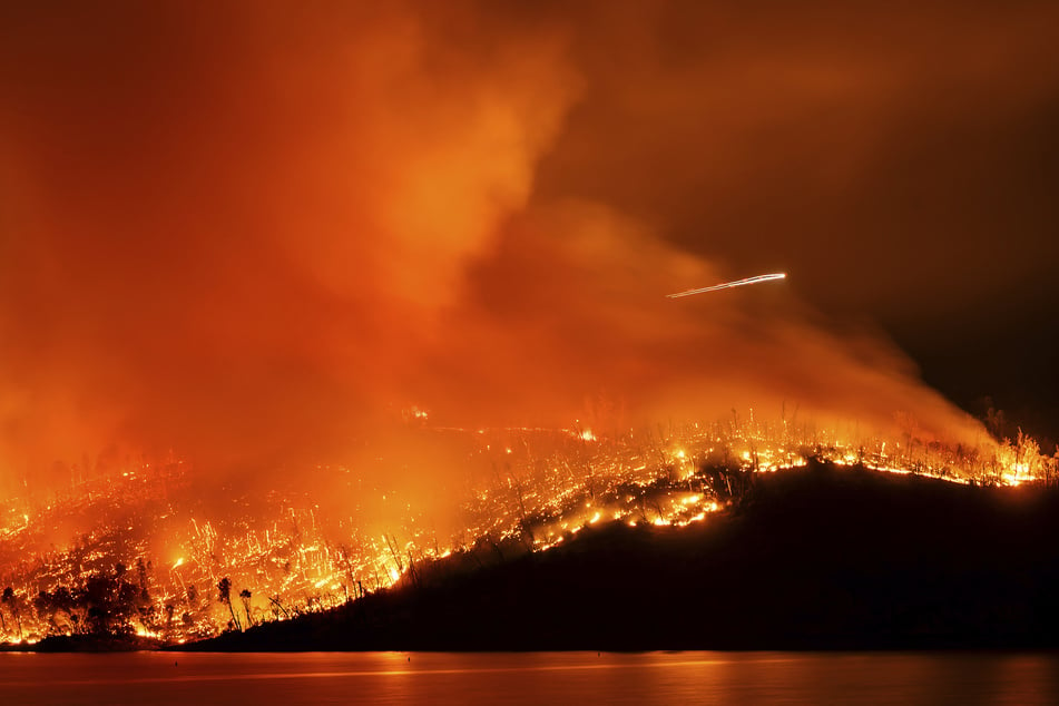 Das Thompson Fire, oberhalb des Lake Oroville: Im US-Bundesstaat Kalifornien sorgen mehrere Waldbrände für Zerstörung.