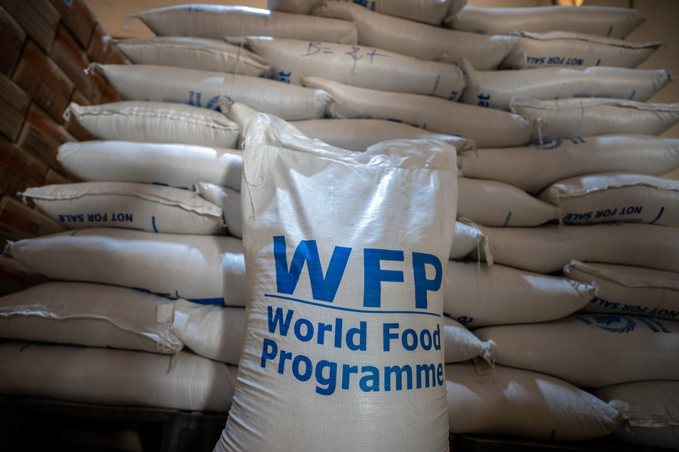 Ein Sack Mehl steht im Lagerhaus des UN Welternährungsprogramms World Food Programm in Niamey.