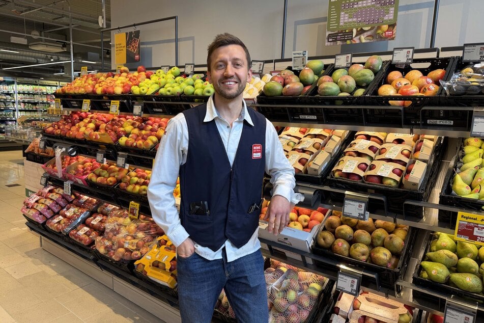 Marktleiter Nico Felgenträger präsentierte stolz seinen "neuen" Markt.