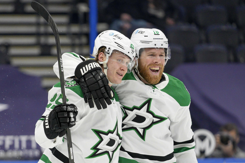 Stars center Joe Pavelski scored two goals and two assists in Dallas' win over the Lightning on Friday.