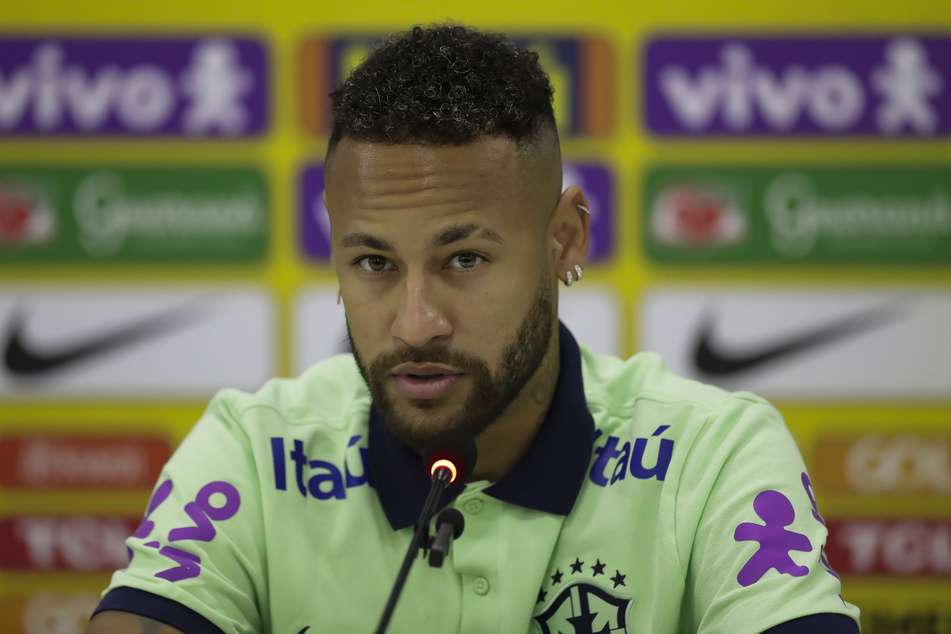 Der derzeit verletzte Fußballstar Neymar (32) sorgte mal wieder mit seinem Privatleben für Wirbel.
