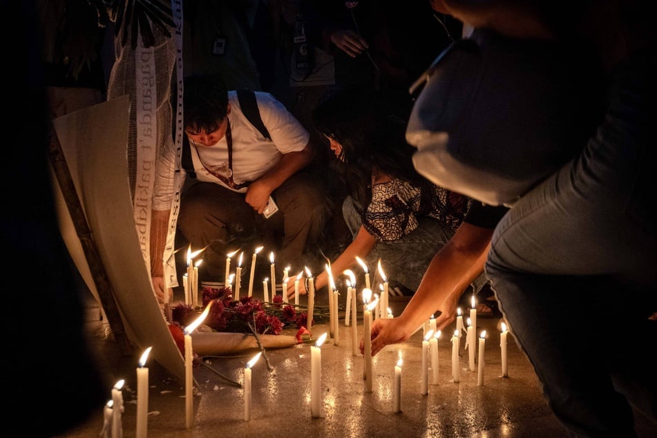 Philippines says two US citizens were among those killed in anti-communist raid