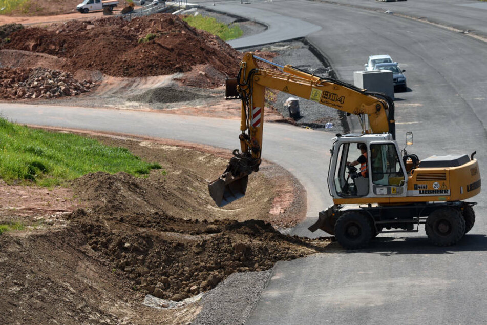 Bereits seit 2010 finden die Bauarbeiten im Schwalm-Eder-Kreis statt, durch die die A49 bis zu A5 verlängert werden soll (Archivbild).